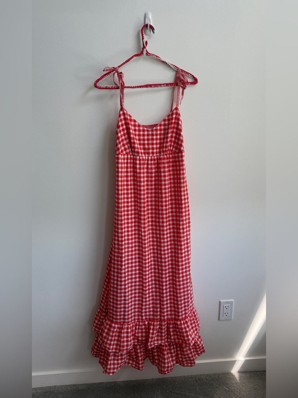 Esprit cotton gingham maxi sun dress
USA 4
Side zipper
Lined